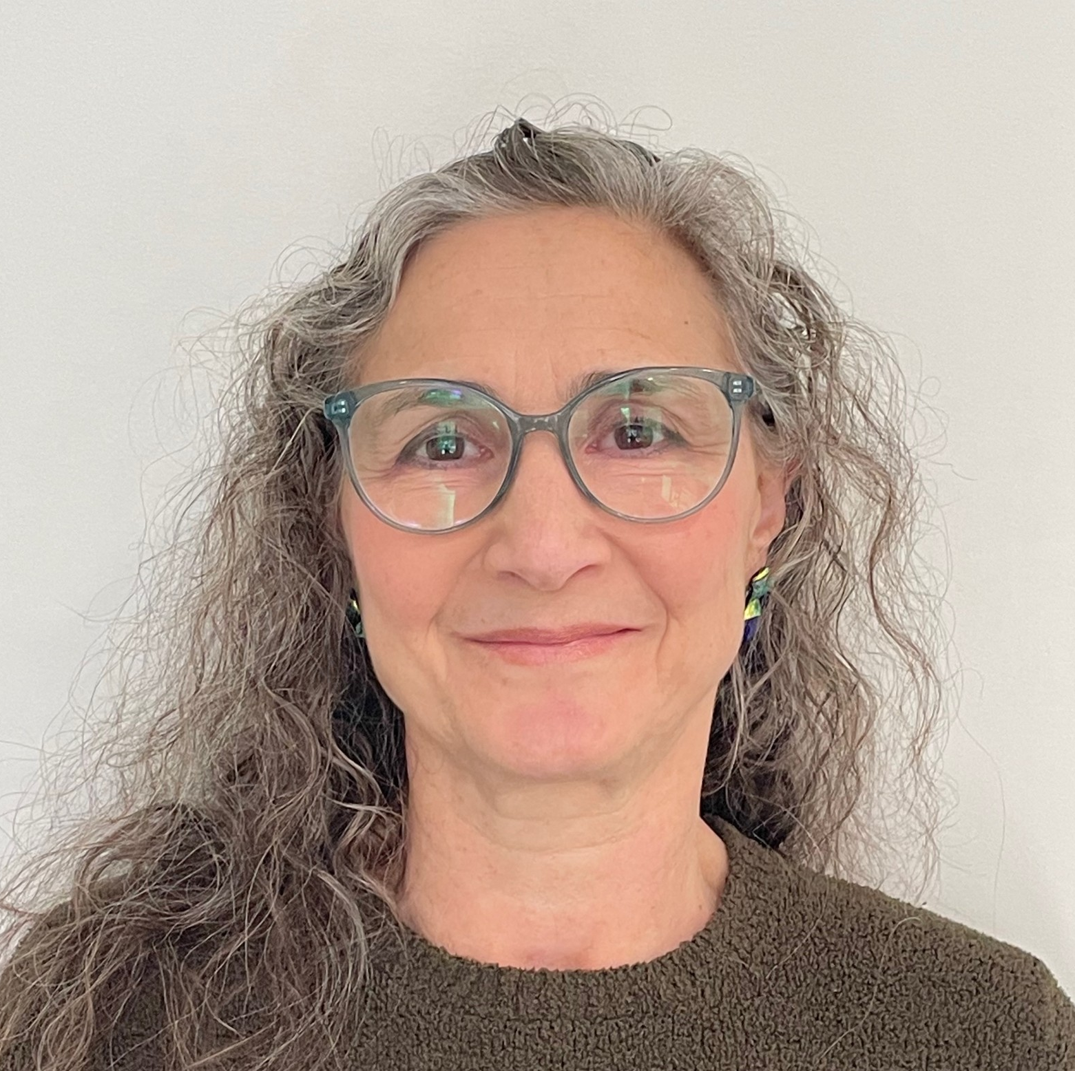 Leslie Russek_Bio Photo
